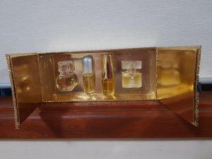 Estee Lauder Fragrance Treasures-4 Mini (Sensuous,Pleasures,Beautiful+Pure White